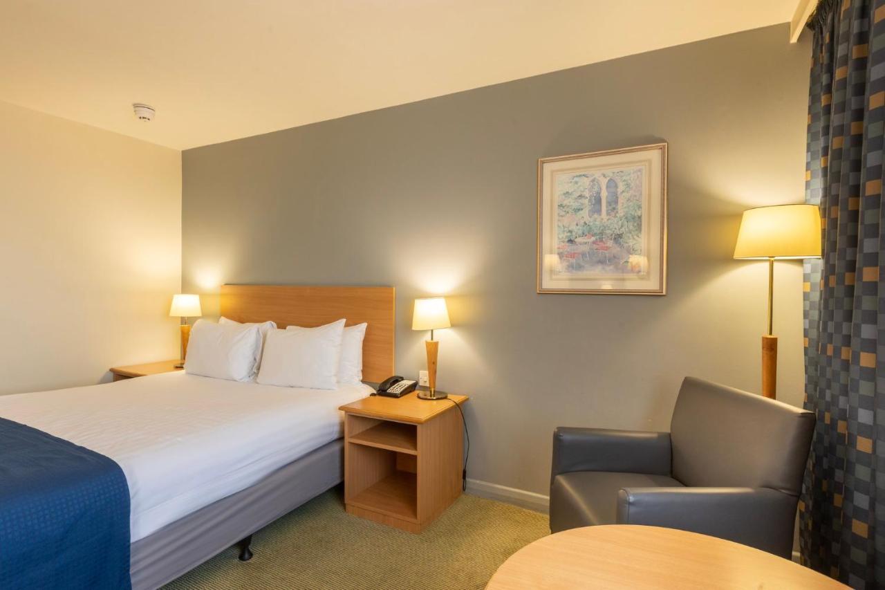 Holiday Inn London Sutton By Ihg Екстериор снимка